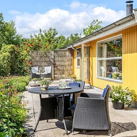 2 Bedroom Stunning In Σπίτι διακοπών Ebeltoft